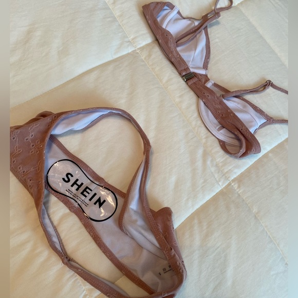 Bikini - Picture 3 of 3